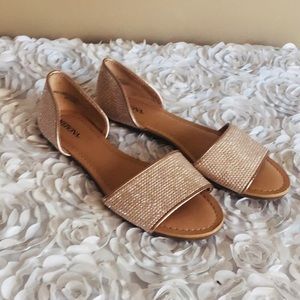 Great condition sparkle flats!